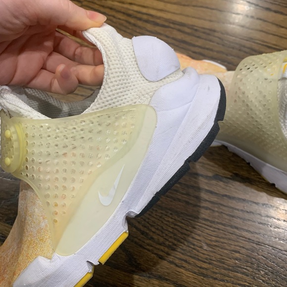 Good Condition Nike Women’s Sock Dart Shoes White/Orange Glow/Yellow Size 5 - Picture 10 of 15